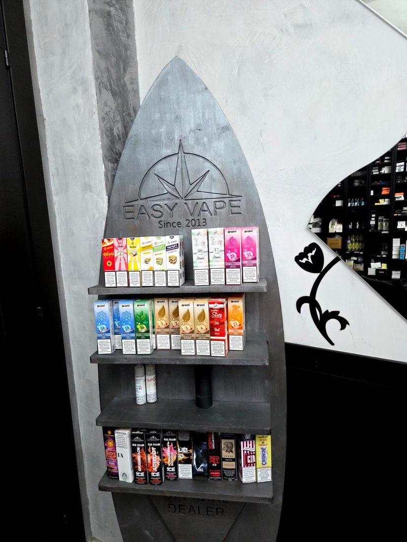 Espositore Easy Vape nel negozio XMOKE